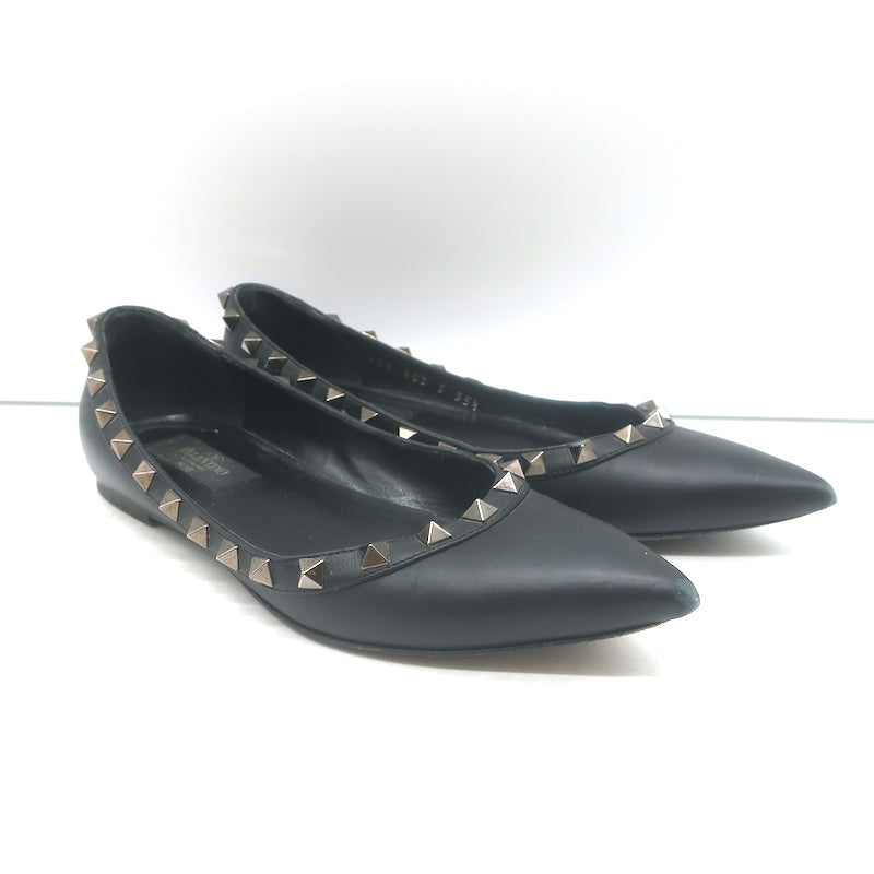 Authentic Valentino Rockstud pointed-toe ballet flats in black leather, pre-owned with light wear
