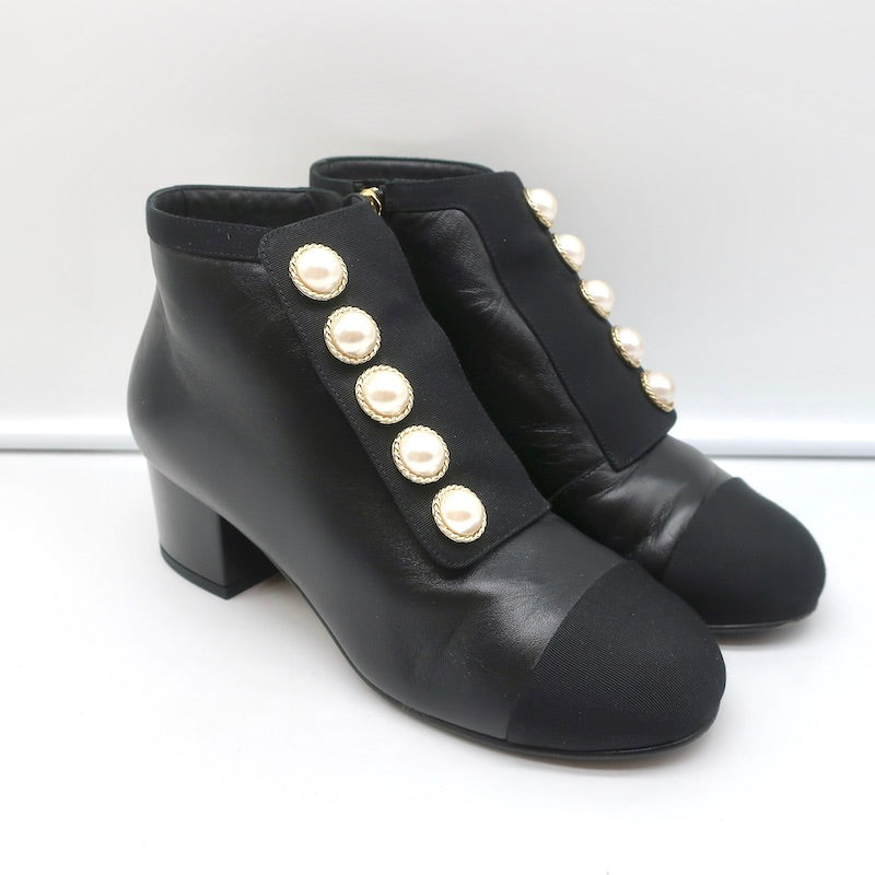 Chanel Pearl Button Cap Toe Booties Black Leather Size 35 Ankle Boots