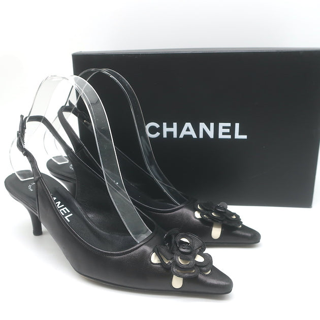 靴 CHANEL camellia patent strap heels Chanel 05A CC Camellia Pointed Toe Slingback Pumps Black Leather