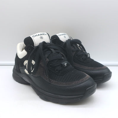 Pre-owned authentic Chanel 10B CC low-top sneakers in black mesh and leather, size 36