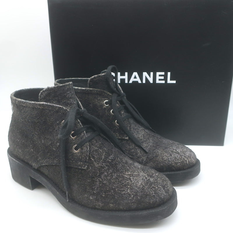 CHANEL ハーフブーツ　38 Chanel 16A CC Lace-Up Chukka Boots Dark Grey Textured Suede Size