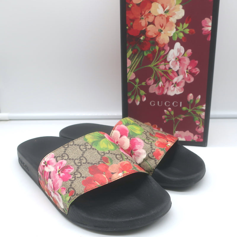 Gucci GG Blooms Pursuit Pool Slide Sandals Brown/Multi Monogram Canvas Size 38