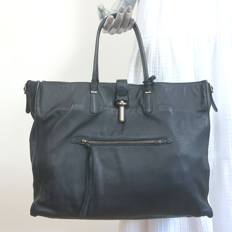 Pre-loved/Used Balenciaga Handbags: $630