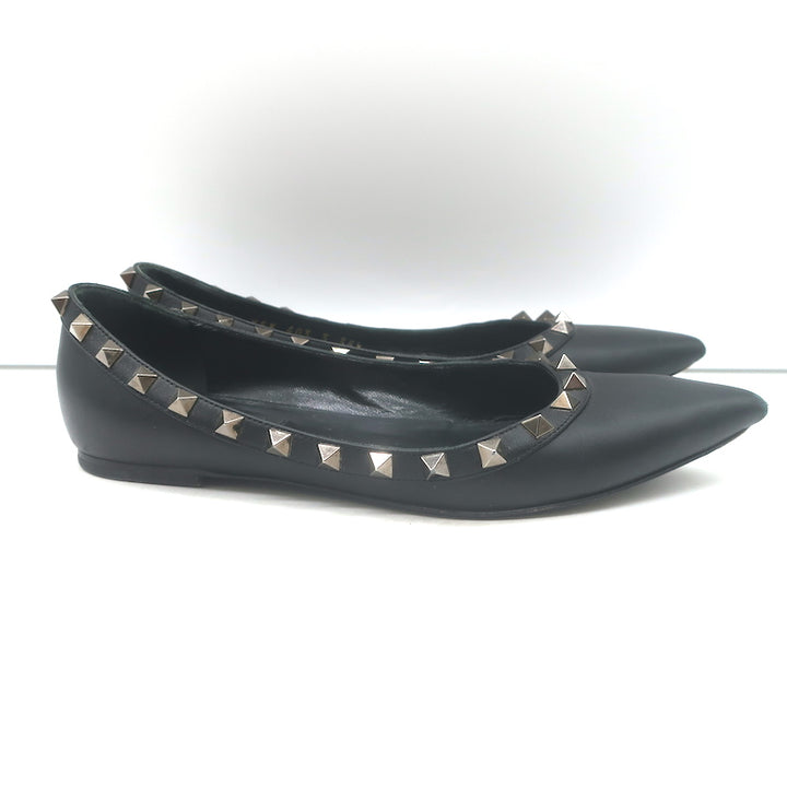 Authentic Valentino Noir Rockstud pointed-toe ballet flats in black leather, pre-owned with light wear