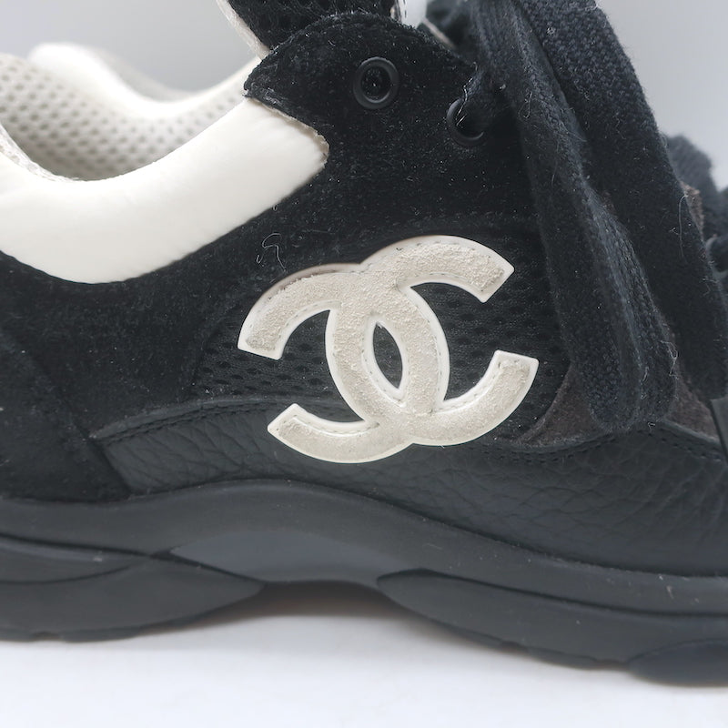 Chanel 10B CC low-top sneakers, black mesh and leather, size 36, pre-owned with light wear and authentic detailing