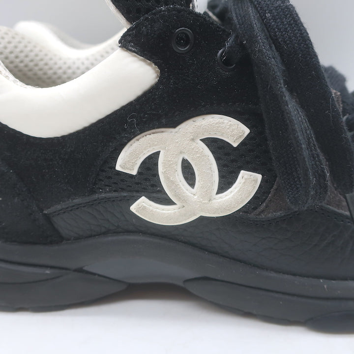 Chanel 10B CC low-top sneakers, black mesh and leather, size 36, pre-owned with light wear and authentic detailing