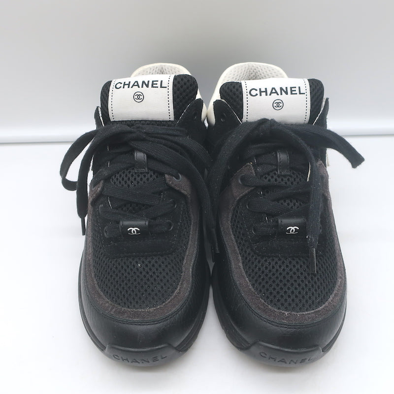 Authentic Chanel 10B CC low-top sneakers in black mesh and leather, pre-owned (size 36)