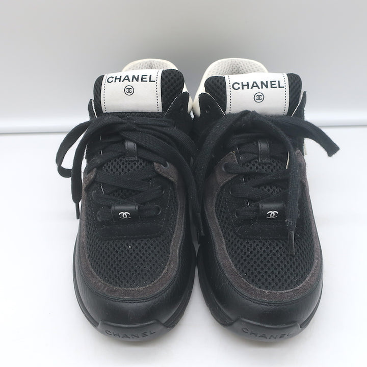 Authentic Chanel 10B CC low-top sneakers in black mesh and leather, pre-owned (size 36)