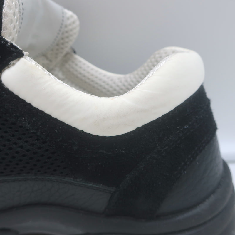 Chanel 10B CC low-top sneakers in black mesh and leather, pre-owned with authentic detailing, size 36