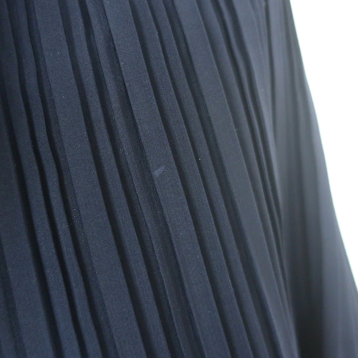 Error: Missing Data Reason: Material/fabric not provided — alt tag requirements specify brand, product type, color and material. Please supply the fabric details (or use the token browser to add that context) so I can generate the optimized alt text.