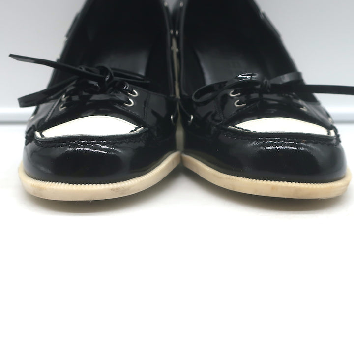 Pre-owned Chanel bow cap-toe pumps in black and white patent leather, authentic, EU 39