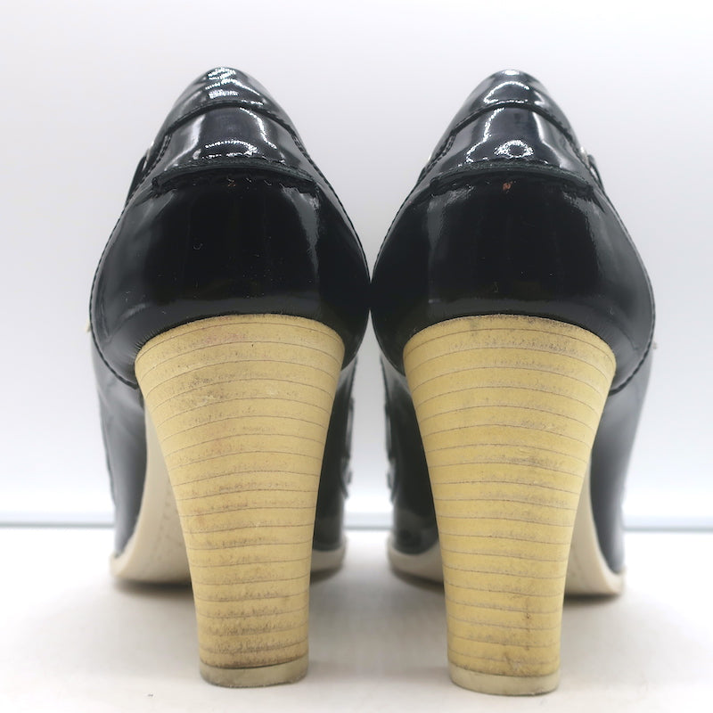 Chanel bow cap-toe pumps, black &amp; white patent leather, size 39 — pre-owned, authentic luxury.