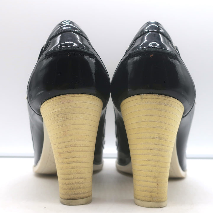 Chanel bow cap-toe pumps, black &amp; white patent leather, size 39 — pre-owned, authentic luxury.