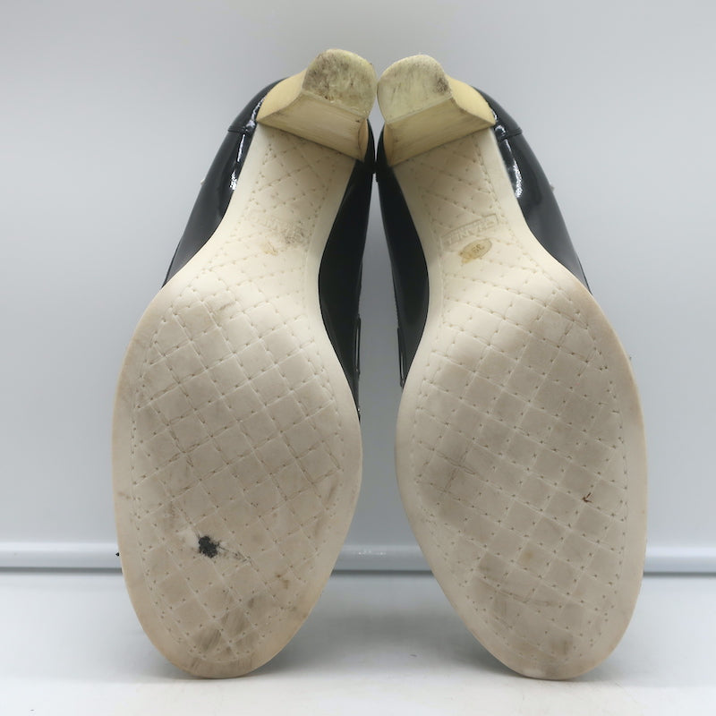 Chanel 06P bow cap-toe pumps in black and white patent leather, authentic pre-owned luxury, EU 39