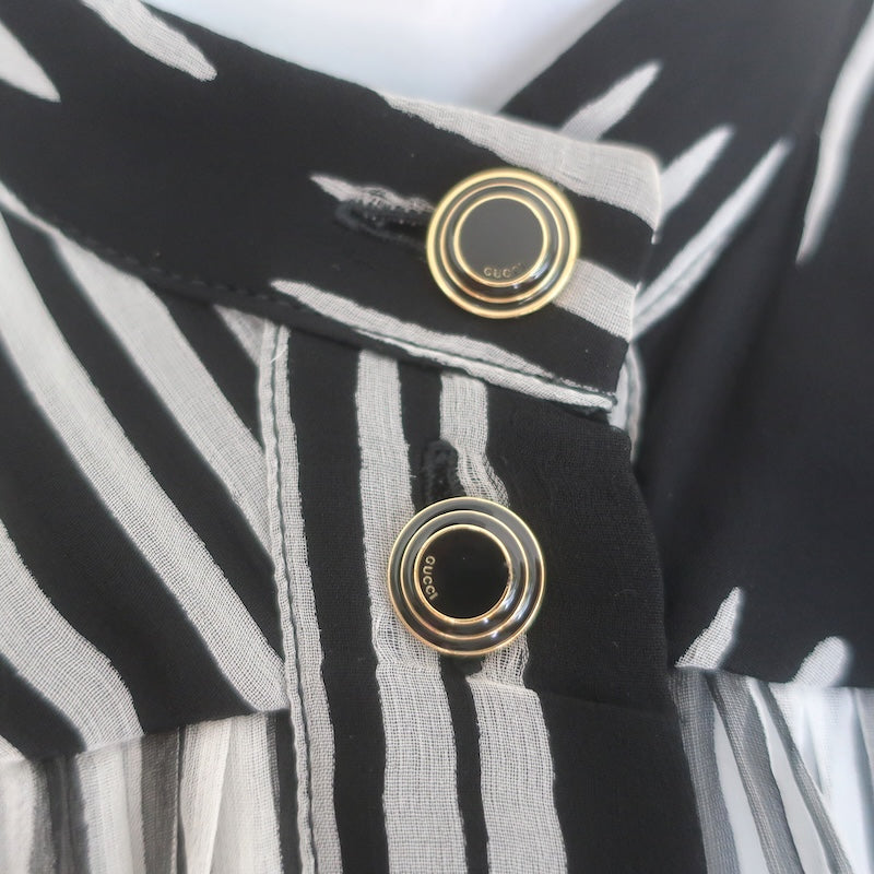 Gucci Printed Sheer Chiffon Sleeveless Button Down Top Black/White Silk Size 40
