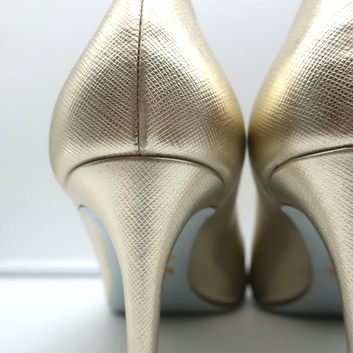 Prada Pumps Gold Metallic Saffiano Leather Size 41 Pointed Toe Heels NEW
