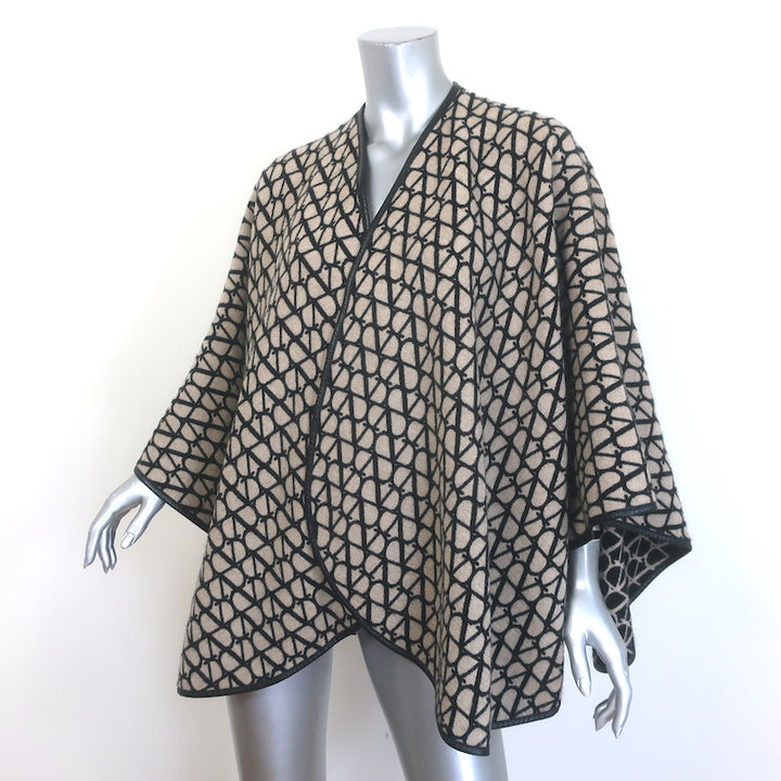 Valentino Toile Iconographe Cape Beige/Black Cashmere-Blend One Size