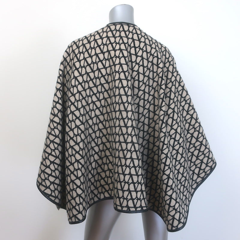 Valentino Toile Iconographe Cape Beige/Black Cashmere-Blend One Size