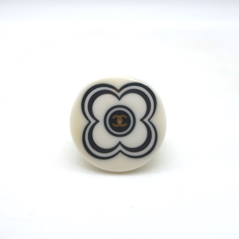 Vintage Chanel 02P CC Camellia Ring Cream &amp; Black Resin Size 6.5