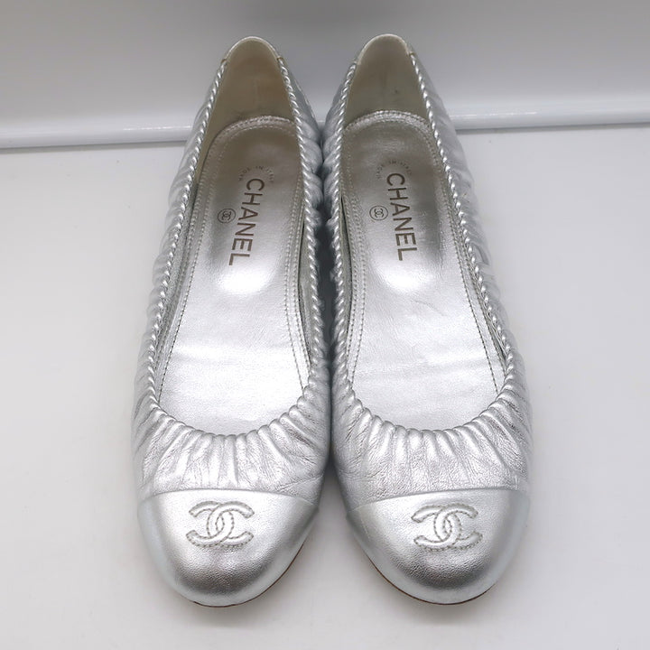 Chanel 16P CC Cap Toe Ballet Flats Silver Metallic Ruched Leather Size 41
