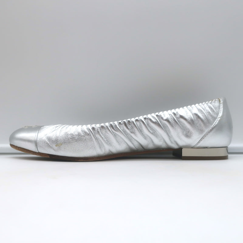 Chanel 16P CC Cap Toe Ballet Flats Silver Metallic Ruched Leather Size 41