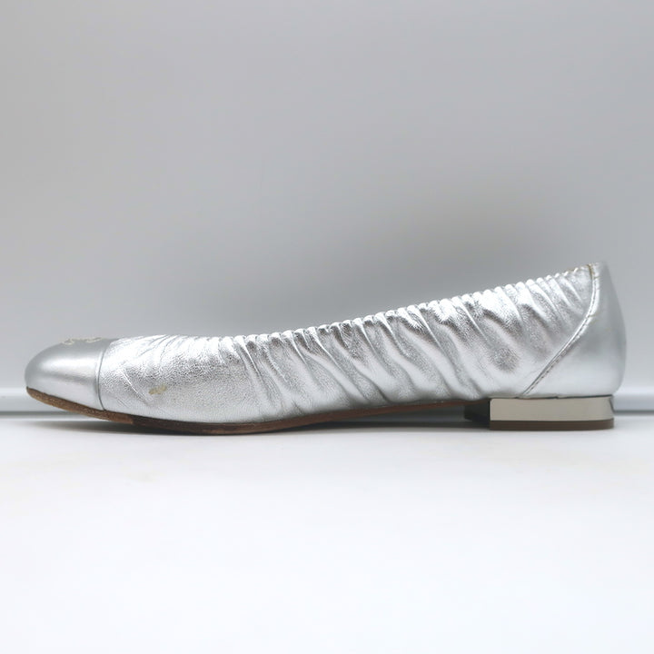 Chanel 16P CC Cap Toe Ballet Flats Silver Metallic Ruched Leather Size 41