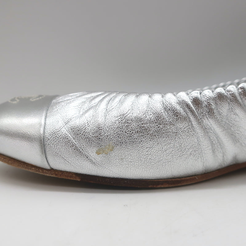Chanel 16P CC Cap Toe Ballet Flats Silver Metallic Ruched Leather Size 41