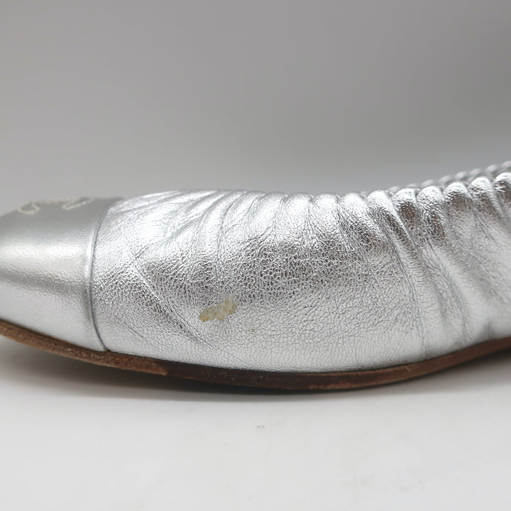 Chanel 16P CC Cap Toe Ballet Flats Silver Metallic Ruched Leather Size 41
