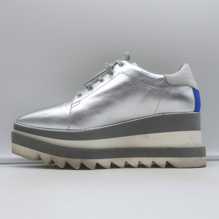 Stella McCartney Sneak Elyse platform sneakers in silver faux leather, authentic pre-owned pair