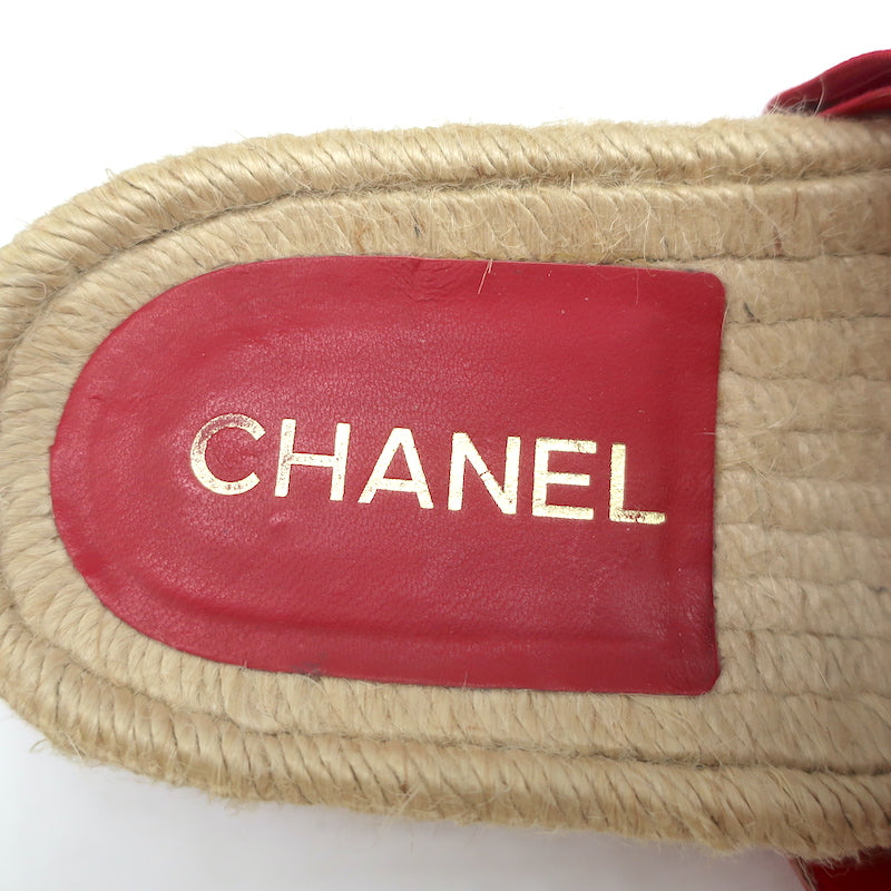 Chanel CC Elastic Espadrille Slide Sandals Red Size 38 Flat Mules –  Celebrity Owned