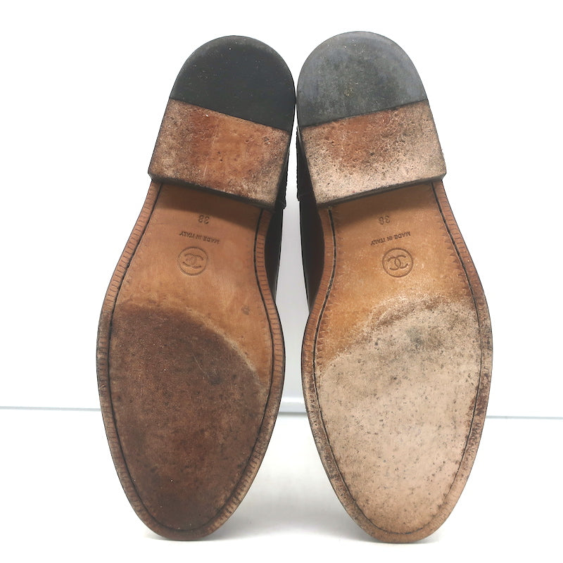 Authentic Chanel brown leather quilted cap-toe ankle boots with CC embroidery, pre-owned, EU 38 (US 7.5)