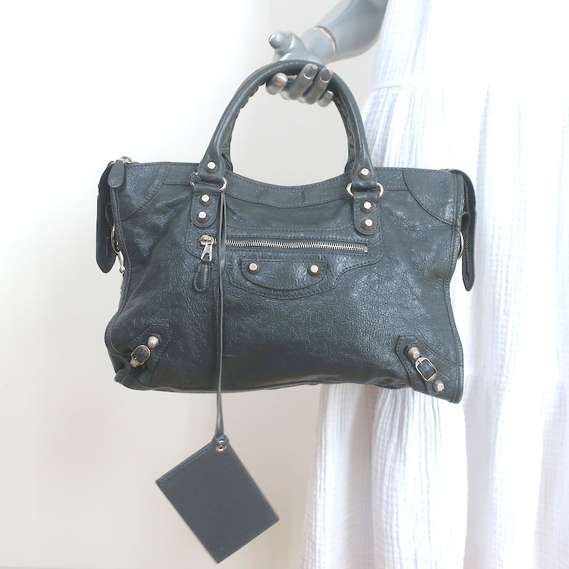 Pre-loved/Used Balenciaga Handbags: $530