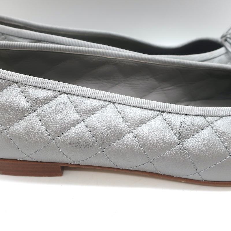 Chanel CC Cap Toe Bow Ballet Flats Silver Metallic Quilted Leather Size 41.5