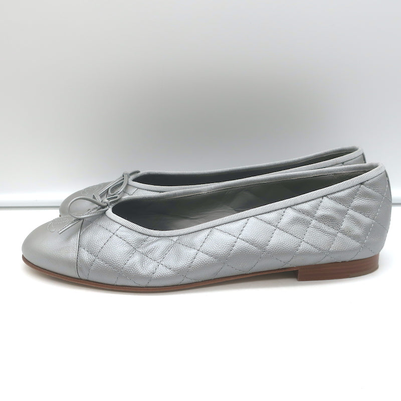 Chanel CC Cap Toe Bow Ballet Flats Silver Metallic Quilted Leather Size 41.5