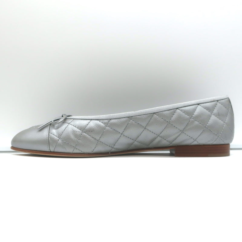 Chanel CC Cap Toe Bow Ballet Flats Silver Metallic Quilted Leather Size 41.5