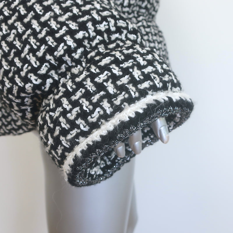 Chanel 20N Coco Neige Tweed Down Puffer Jacket Black/White Size 42 NEW