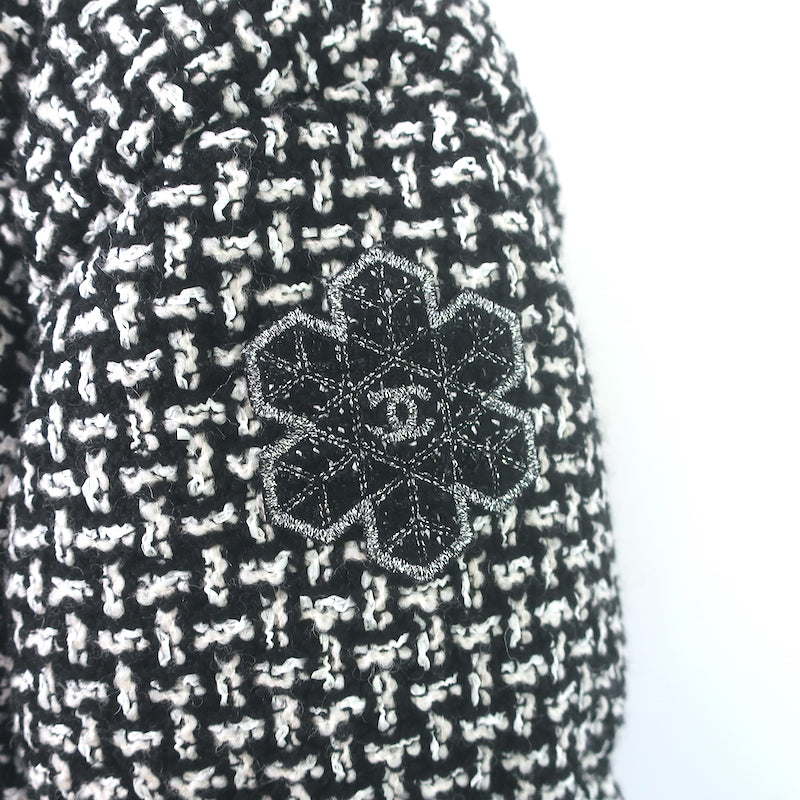 Chanel 20N Coco Neige Tweed Down Puffer Jacket Black/White Size 42 NEW