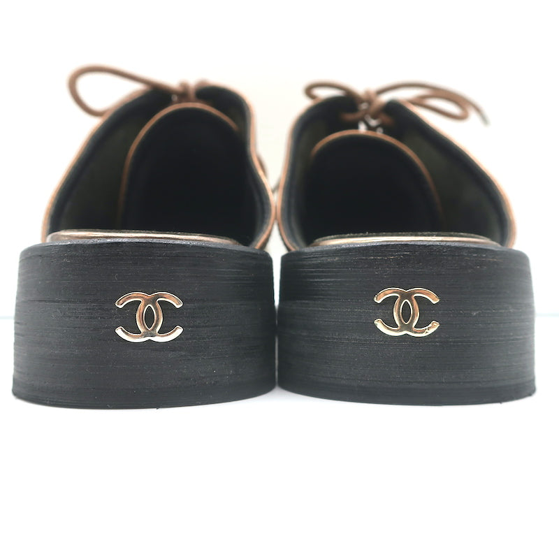 Chanel Cuba Oxford Mules Gold/Cream/Black Leather Size 38C Backless Flats