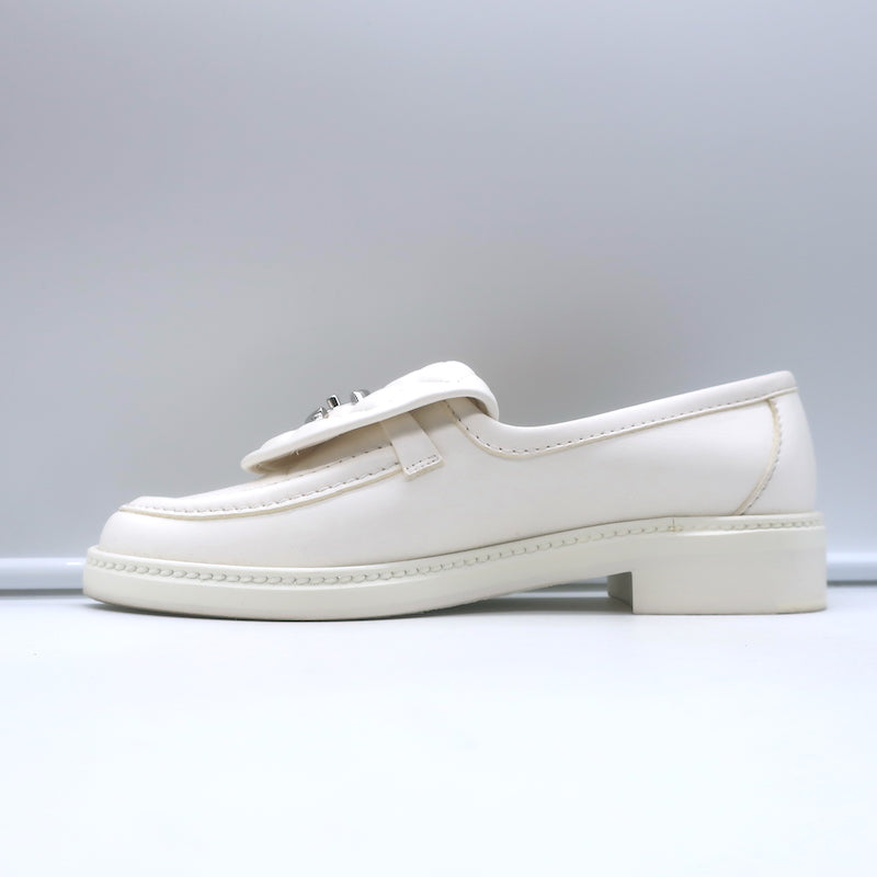 Chanel 20B CC Turn Lock Quilted Tab Loafers White Leather Size 37.5