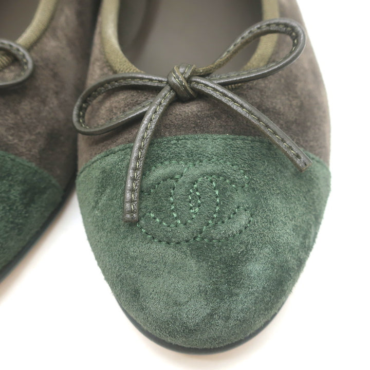 Chanel 25A CC Cap Toe Suede Ballet Flats Dark Khaki Green Size 39C NEW