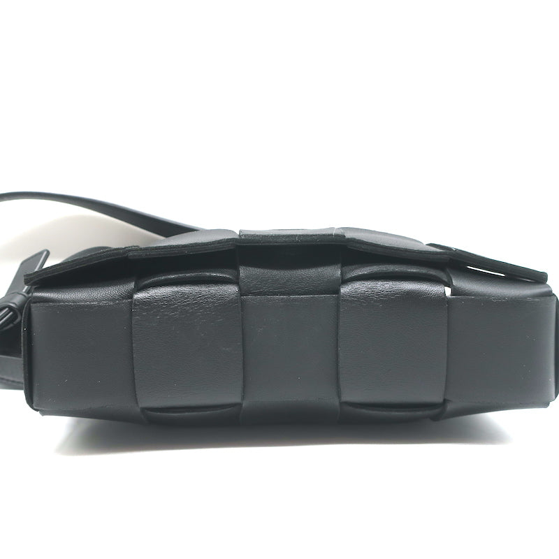 Intrecciato Leather Belt Bag in Black - Bottega Veneta