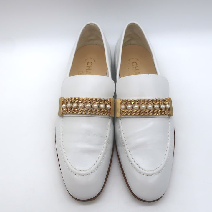 Chanel Pearl &amp; Chain-Embellished Loafers White Leather Size 39