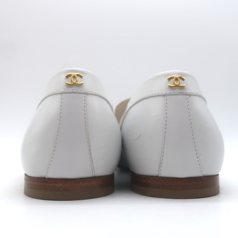 Chanel Pearl &amp; Chain-Embellished Loafers White Leather Size 39