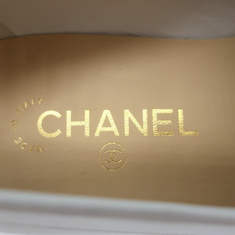 Chanel Pearl &amp; Chain-Embellished Loafers White Leather Size 39