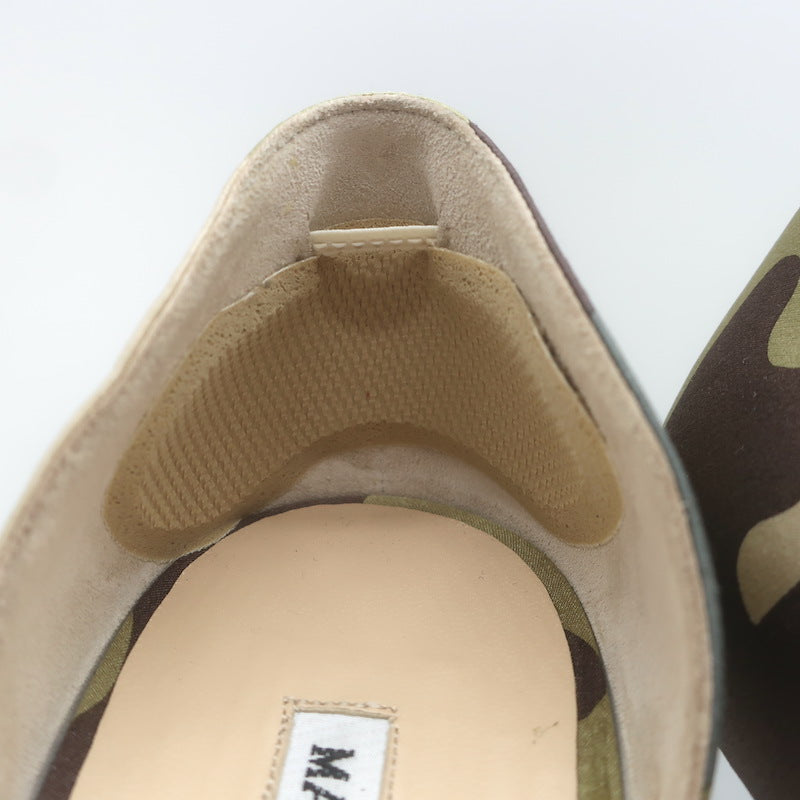 Manolo Blahnik Sedaraby Crystal Buckle d&