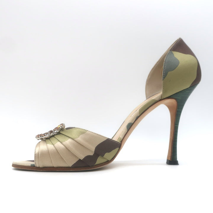 Manolo Blahnik Sedaraby Crystal Buckle d&