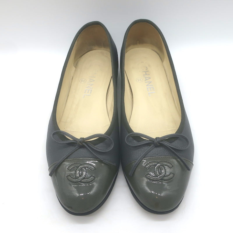 Chanel 15B CC Cap Toe Ballet Flats Grey Patent Leather &amp; Goatskin Size 38