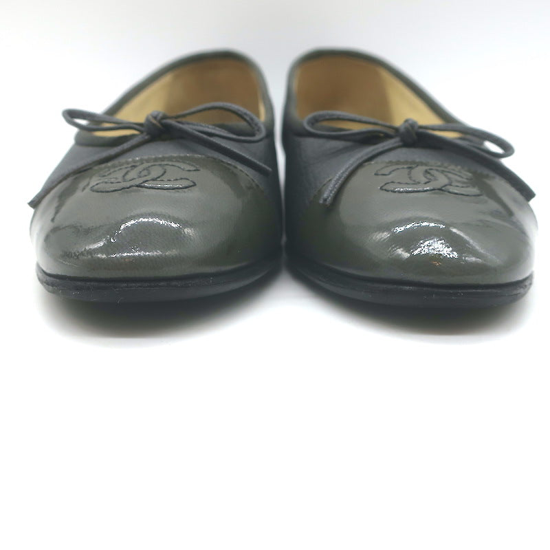 Chanel 15B CC Cap Toe Ballet Flats Grey Patent Leather &amp; Goatskin Size 38