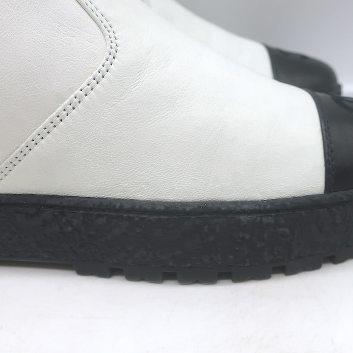 Chanel 22B CC Cap Toe Bicolor Stretch Leather Ankle Boots Cream/Black Size 37.5