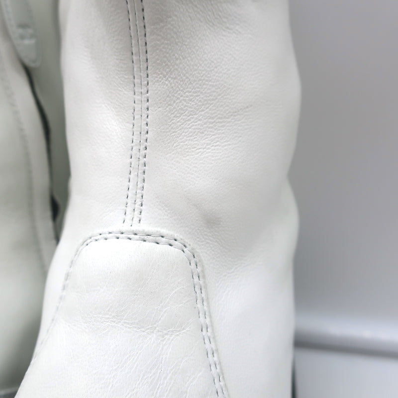 Chanel 22B CC Cap Toe Bicolor Stretch Leather Ankle Boots Cream/Black Size 37.5